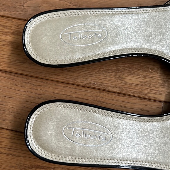NWOT - Talbots Slip-On, Black w/Abalone Button Decoration. Leather. Size 7 1/2 - Picture 6 of 6